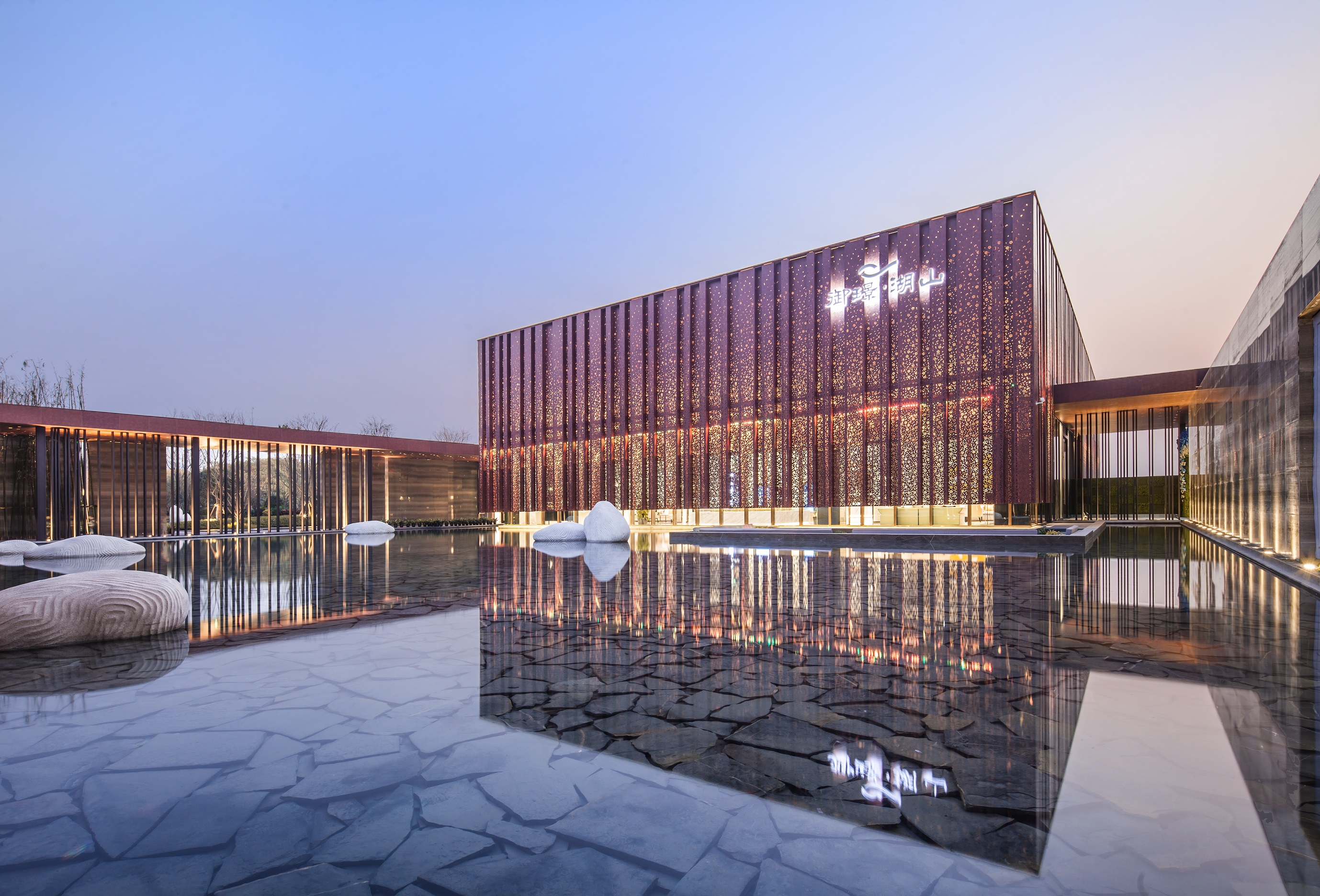 天华建筑优秀奖项目，重庆御璟·湖山展示中心